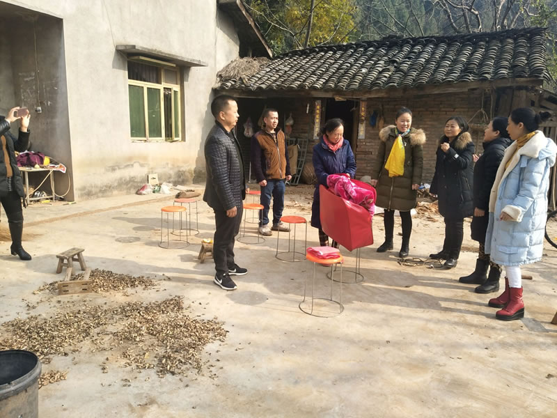 “責(zé)任正信，愛(ài)心公益”我們?cè)谛袆?dòng)——綿陽(yáng)游仙區(qū)登仙村之行