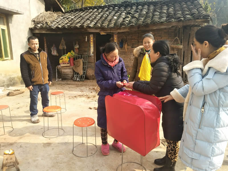 “責(zé)任正信，愛(ài)心公益”我們?cè)谛袆?dòng)——綿陽(yáng)游仙區(qū)登仙村之行